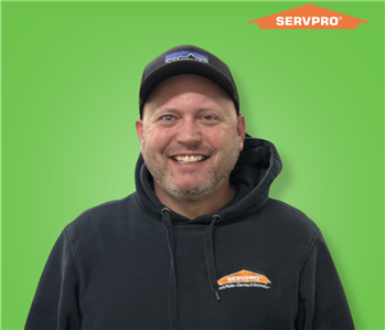 male employee wearing a black SERVPRO shirt and hat